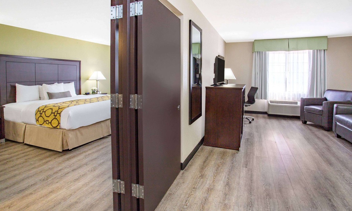 Estrella Hotel | Baymont by Wyndham Phoenix I-10 near 51st Ave