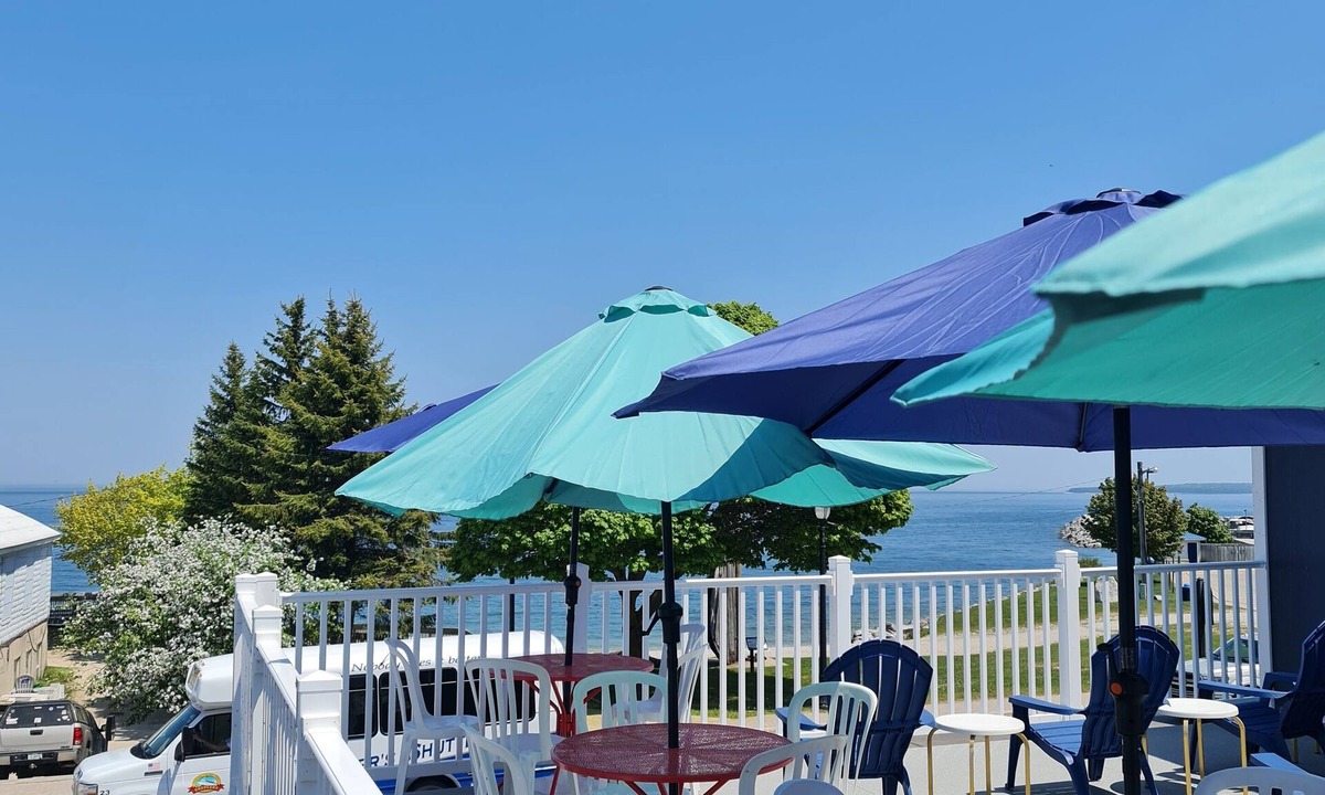 St Ignace Hotel | Bayside Inn