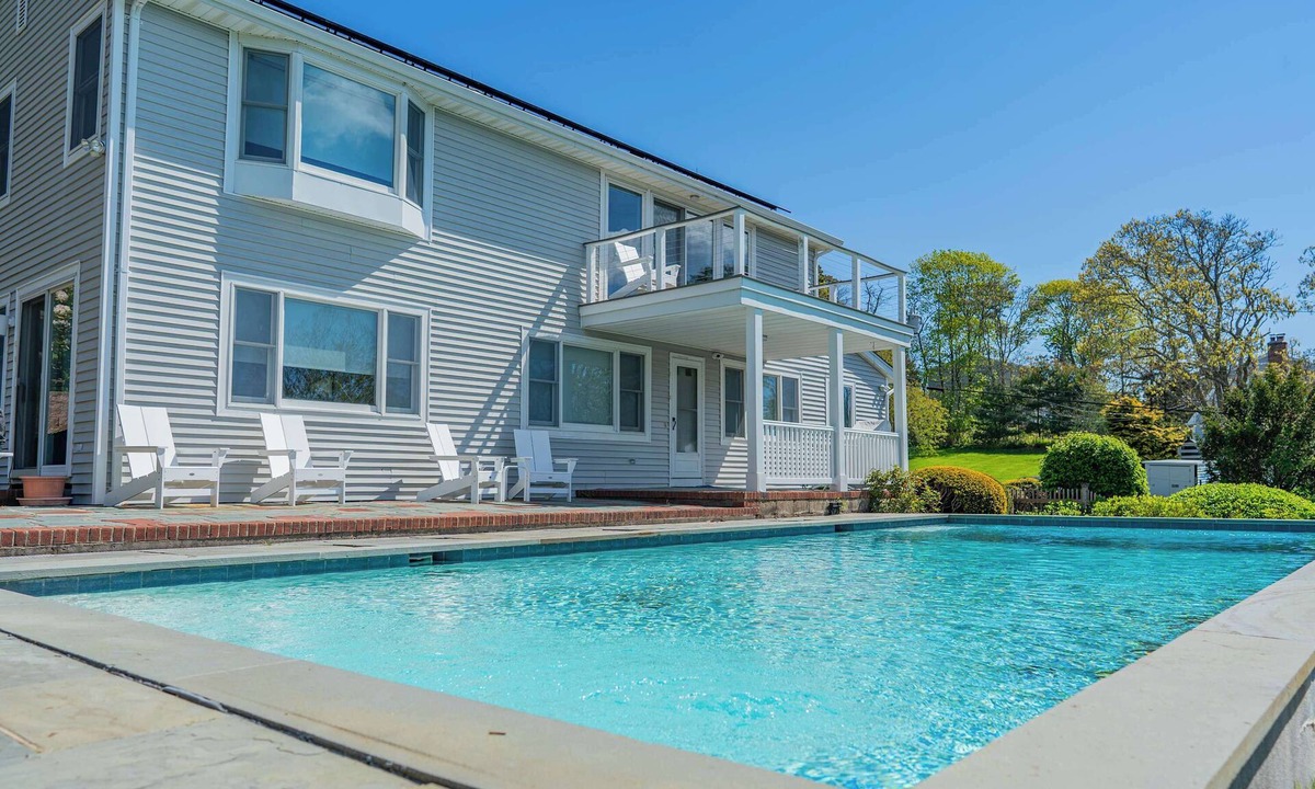 Hampton Bays House | Bayview Hamptons Retreat with Pool