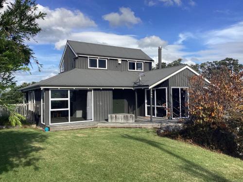 Coromandel House | Bayview Ridge - Wyuna Bay - 360 degree Views