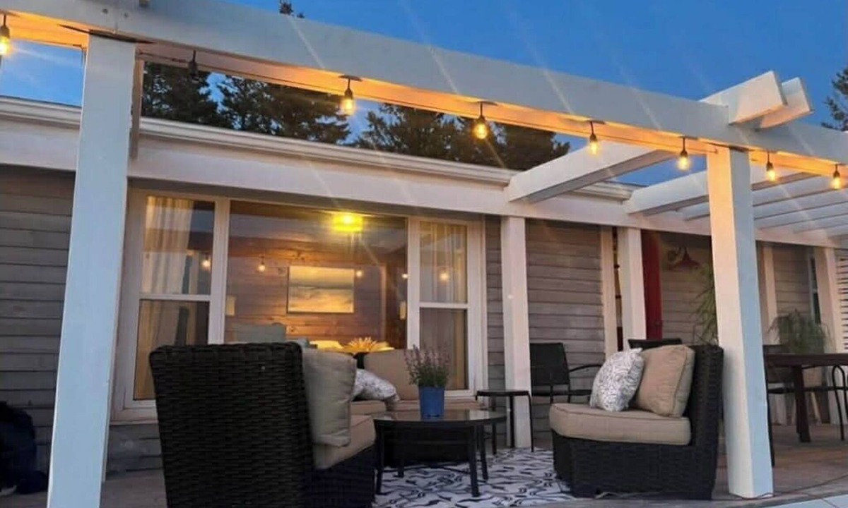 Bayview Cottage | Bayview Sunset Cottage - Spectacular Water View and Sunsets near Cavendish Beach