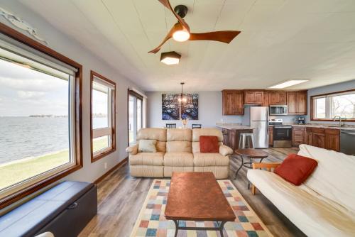 Watertown House | BBQ Ready: Lakefront Retreat in Watertown
