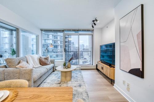 Crosstown Apartment | BC place view! Corner unit! free parking!
