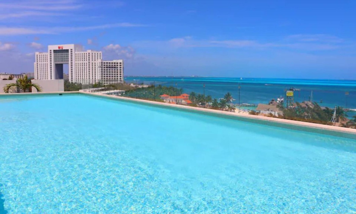 Zona Hotelera Condo | Beach 2 min walk, rooftop pool+Tours & Car Rental