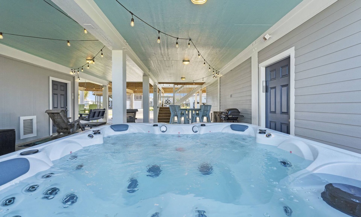 Port Bolivar House | Beach Access, Lux, 6-Person Hot Tub, Pets, Screened Patio, Decks & Games