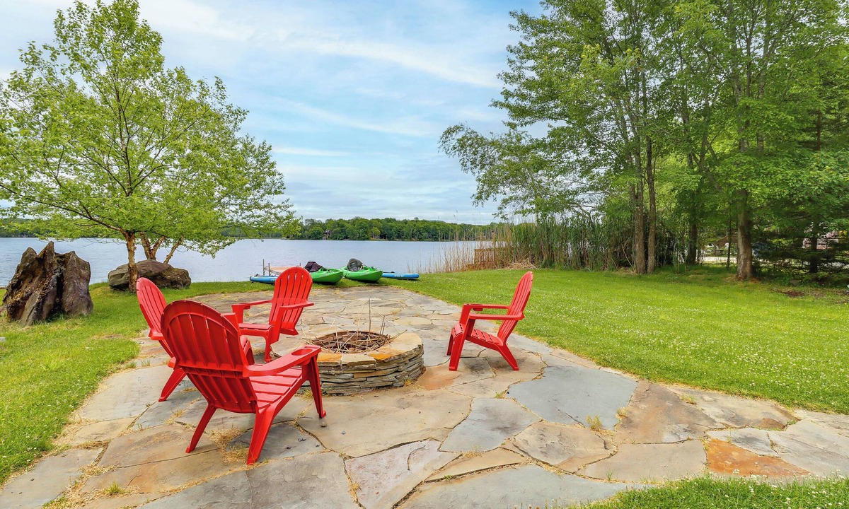 Pocono Lake Cottage | Beach Access, Private Dock: Arrowhead Lake Cabin