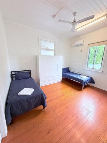 Emu Park Hostel | Beach accommodation with Shared facilities