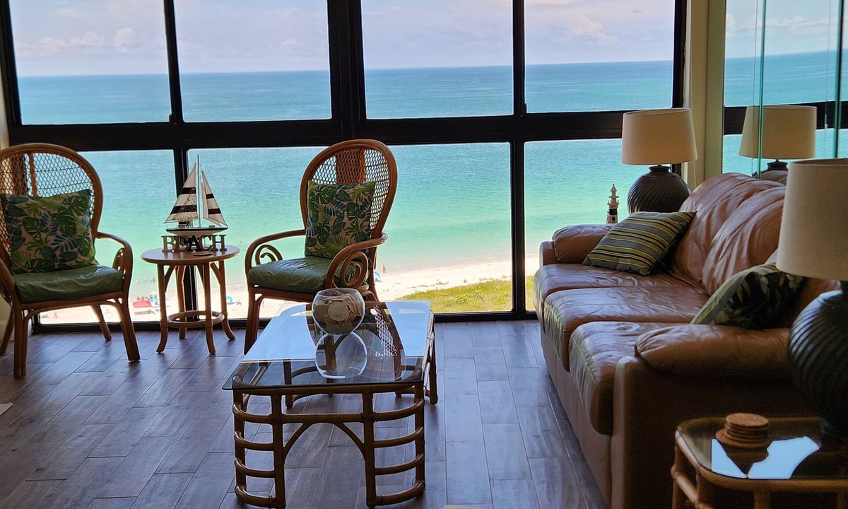 Sand Key Condo | BEACH BALCONY POOL HOT TUB GRILL TENNIS PICKLEBALL Wifi W/D 2 WEEK MIN Jul 23-