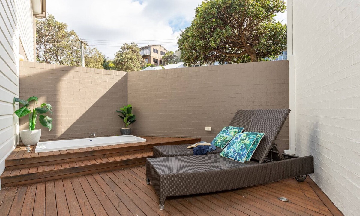 Blueys Beach House | Beach Bay Bee on Banksia