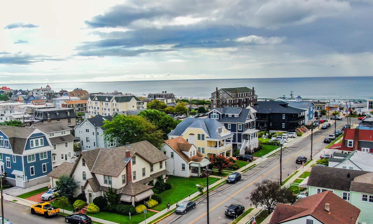 Cape May House | Beach block three story house center of town with parking