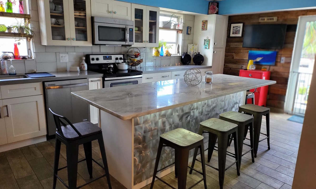 Garden Isles House | Beach, Boating Artist Ranch House with Pool/Hot Tub