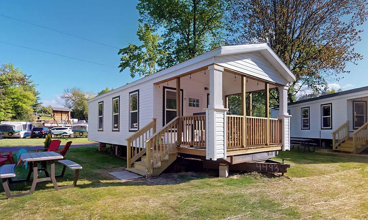 Chippewa Falls RV Rental | Beach Bungalow in family-friendly campground in Chippewa Falls, Wisconsin.