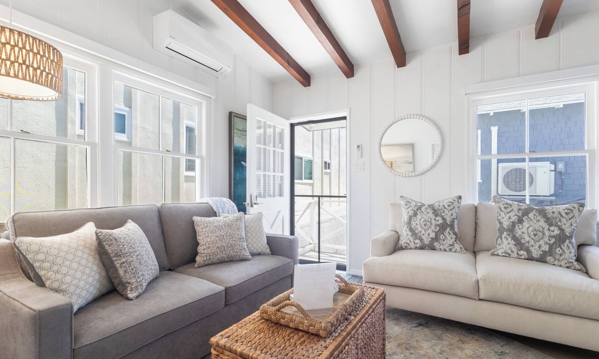 Peninsula House | Beach Bungalow on the Peninsula - Steps From Sand in Long Beach with Beach Gear