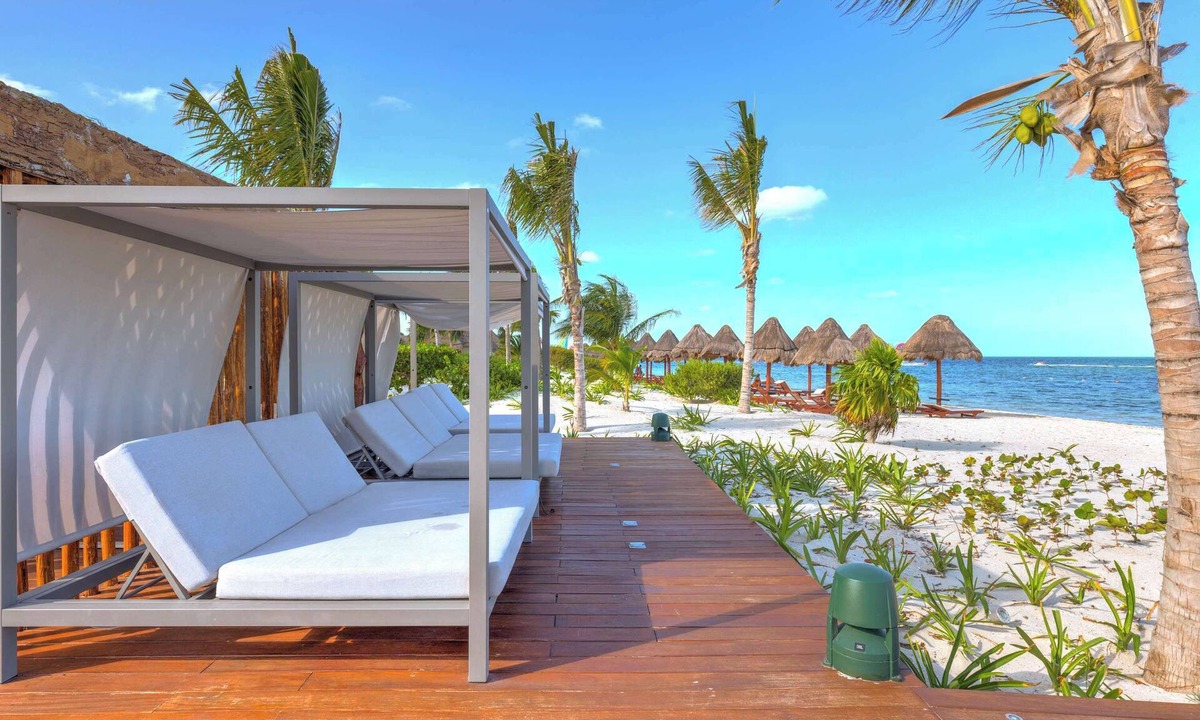 Playa Mujeres Apartment | Beach Club Access, Rooftop Infinity Pool & Jacuzzi