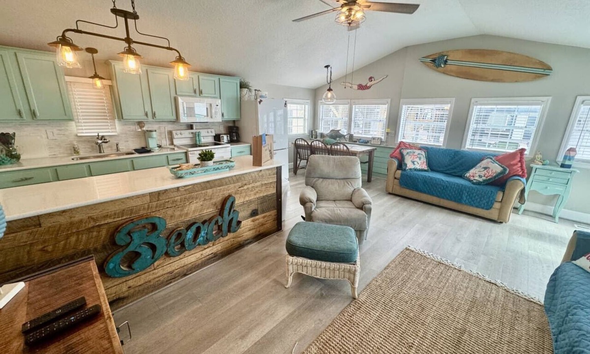 Surfside Beach House | Beach Cottage-Steps to the Beach-Golf Cart Included-Ocean Lakes-Pet Friendly