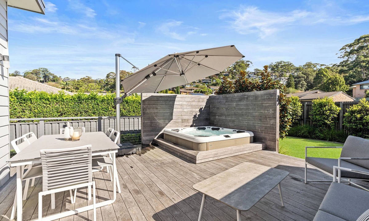 Terrigal Cottage | Beach Cottage with Deck & Spa in Terrigal. 10min walk to beach