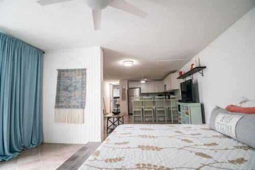 Punaluu Apartment | Beach & Country Beachfront Studio