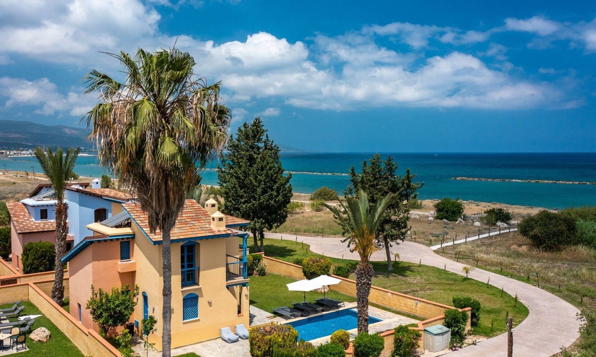 Polis House | Beach Front 3-Schlafzimmer-Villa - 1. Linie vom Strand by Interhome