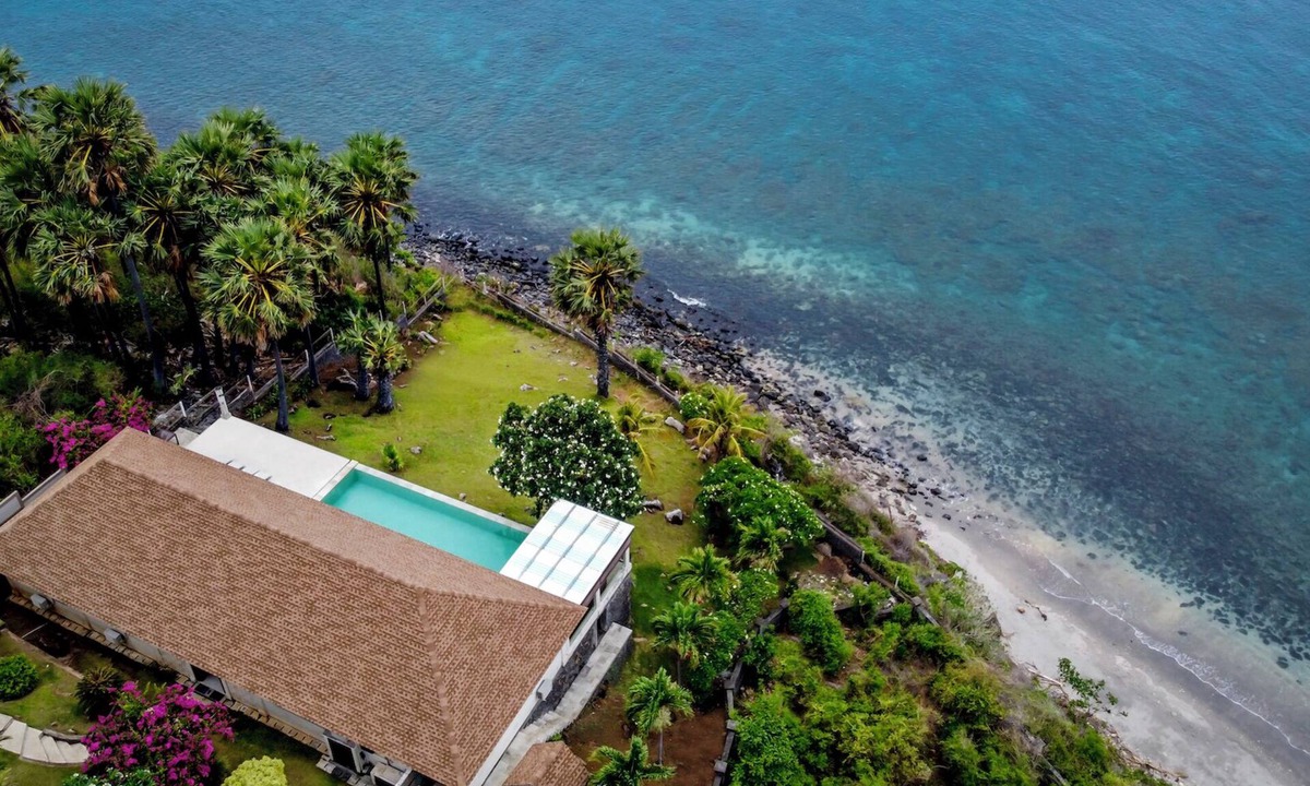 Bunutan Villa | Beach Front 3BR Hideaway Villa w/Infinity Pool