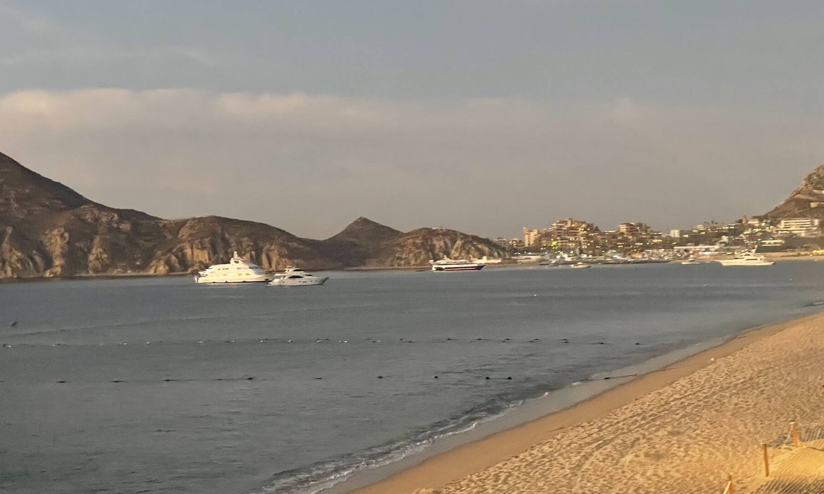 Centro Resort | BEACH FRONT 5 STAR ⭐️ ON MENDANO BEACH 🏖️