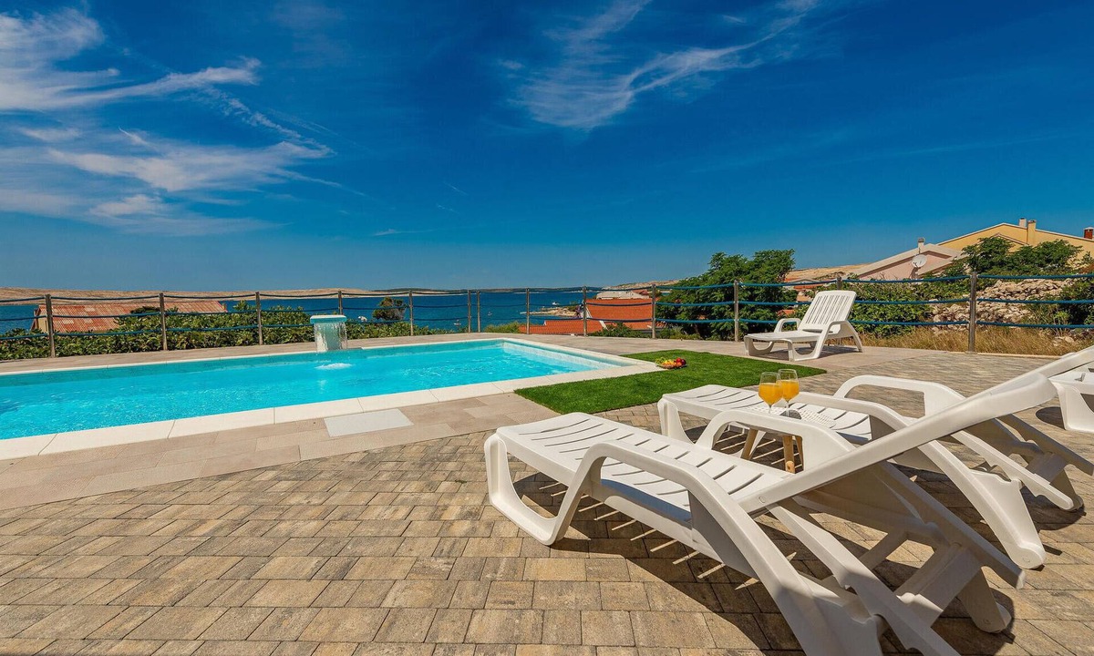 Kustici Apartment | Beach front apartment in Kustici, Novalja