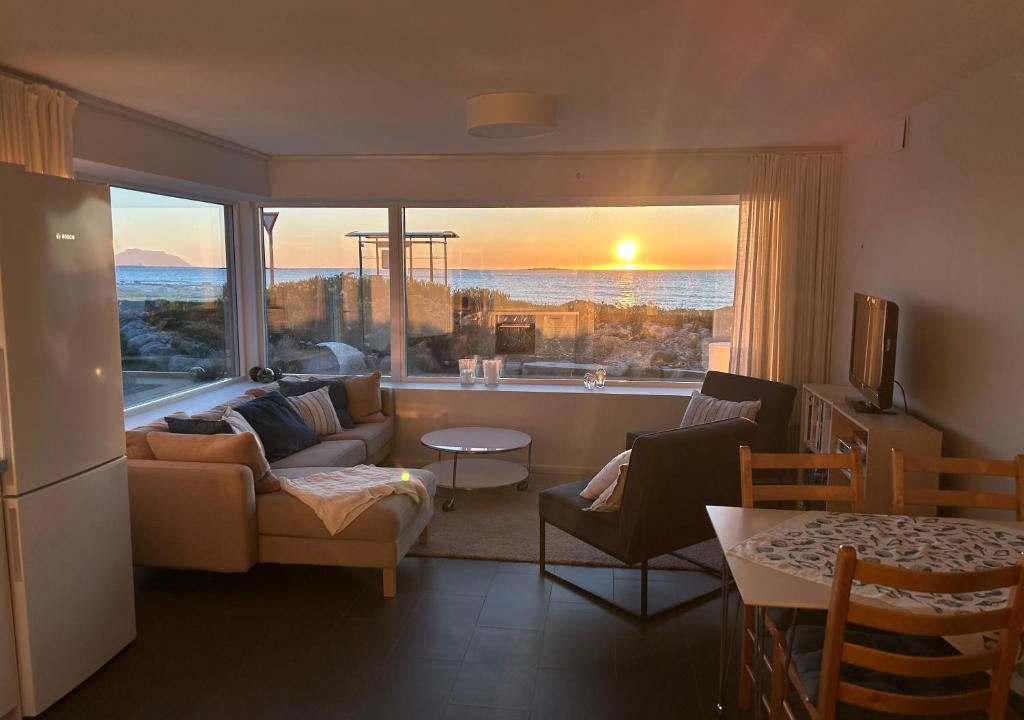 Ulstein Municipality Apartment | Beach front appartments in design eco-villa