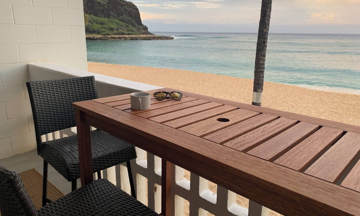 Makaha Condo | Beach front condo in Makaha, Oahu! Every night is a spectacular sunset!