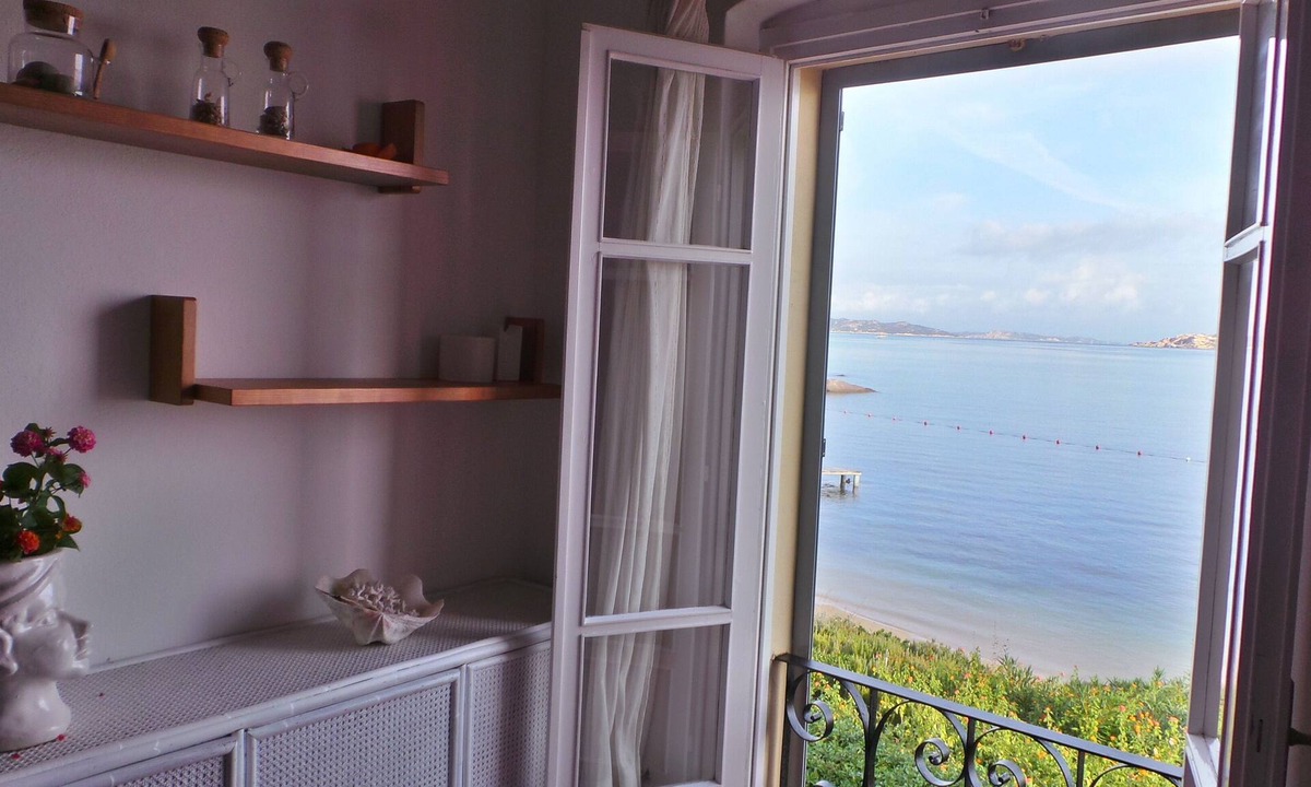 Palau Apartment | beach front first line