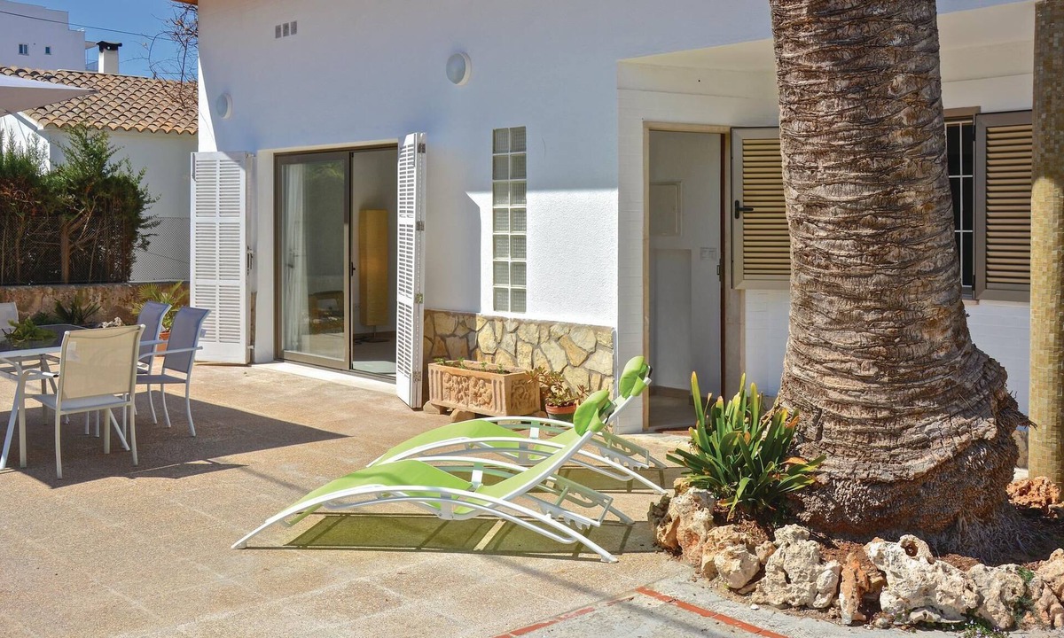 Les Meravelles House | Beach front home in Palma de Mallorca with WiFi