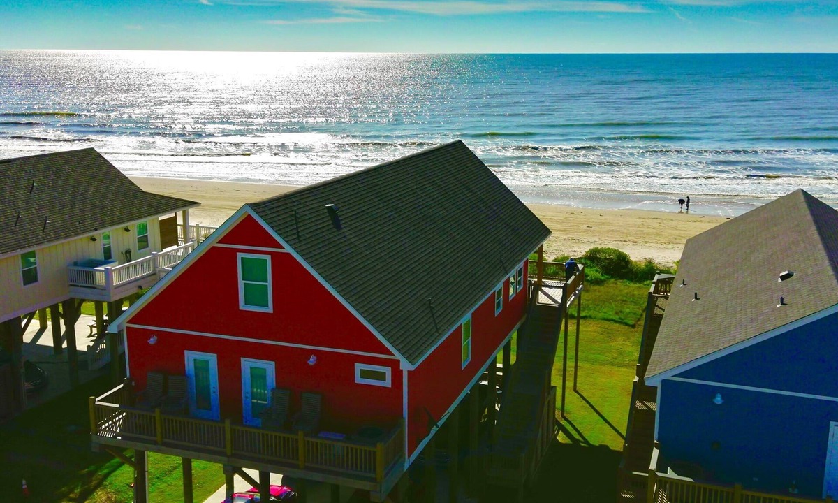 Gilchrist House | BEACH FRONT-House with loft