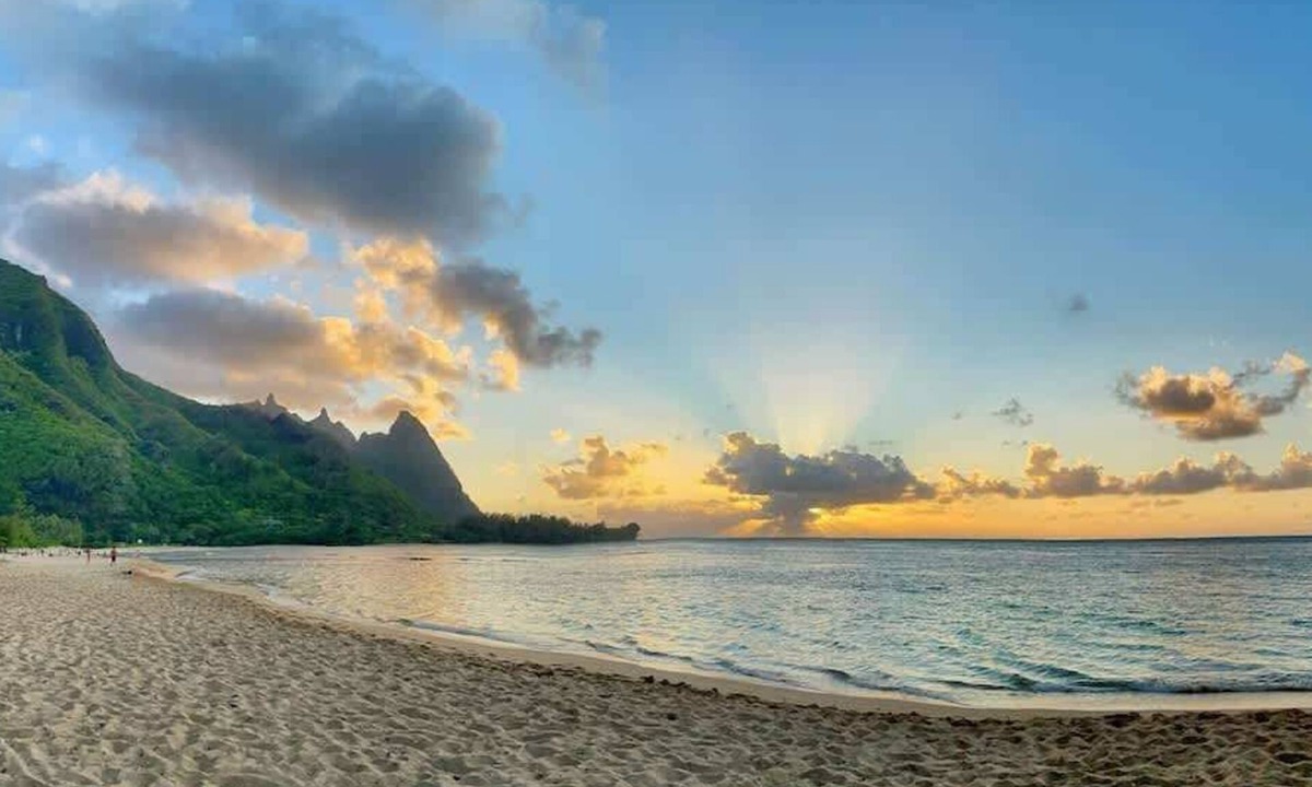 Wainiha Condo | Beach Front! Tunnels Beach Haven + Pool & Hot Tub!
