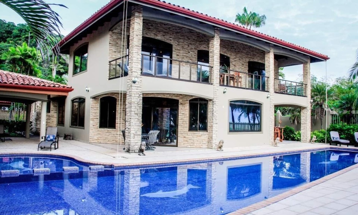 Playa Hermosa Villa | Beach Front Villa in Paradise + Guest House