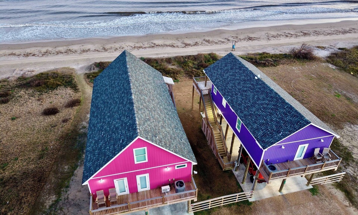 Gilchrist House | BEACH FRONT with amazing ocean views from large patio