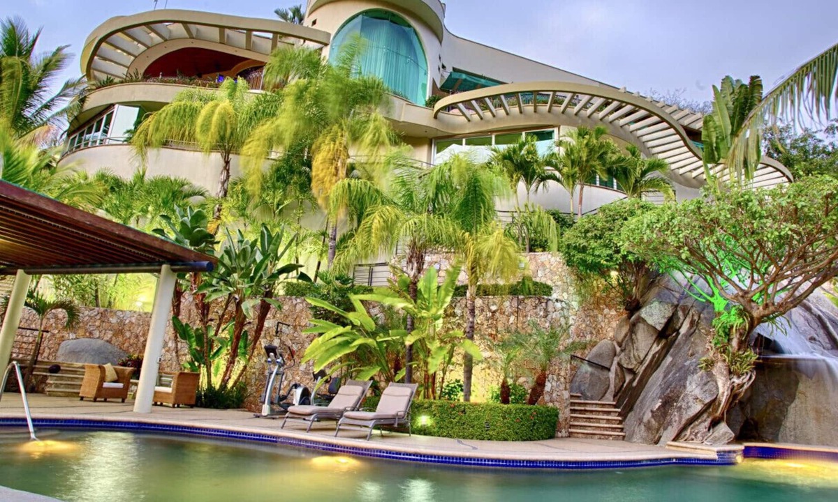 Boca de Tomatlan Villa | Beach Frontage Family vacation Villa