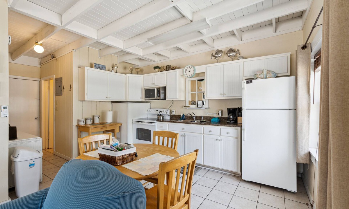 Laguna Beach Cottage | Beach getaway just 100 yards from the beach.