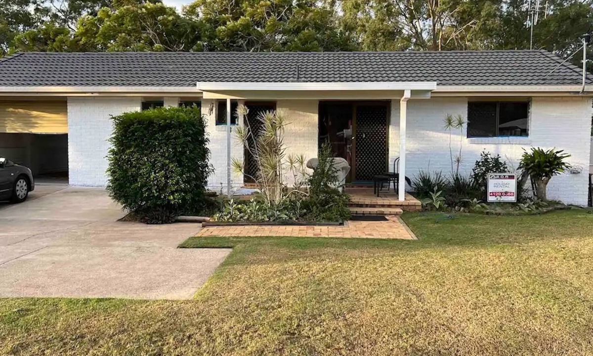 Traviston House | Beach Haven Beachfront Getaway - CoastHM