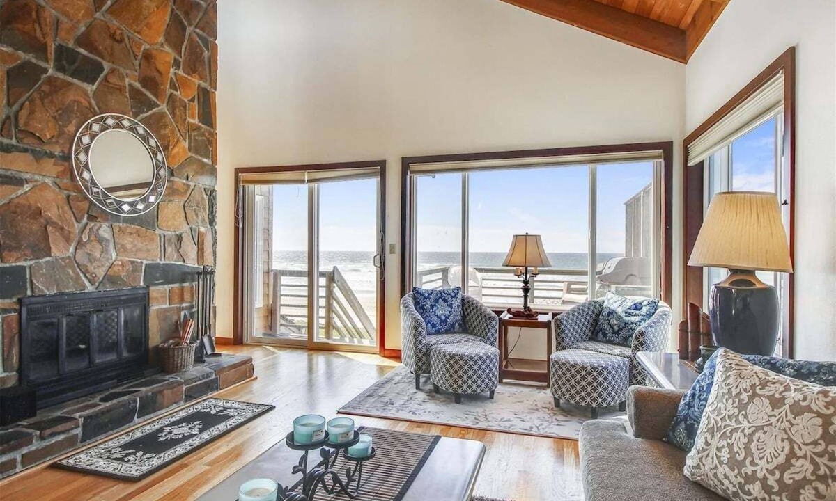 Tolovana Park House | Beach Haven - Beachfront!