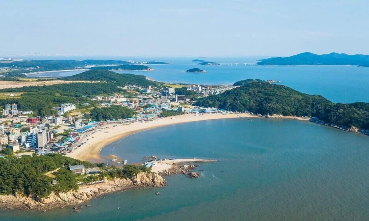 Eulwang-ri House | Beach Hill View House