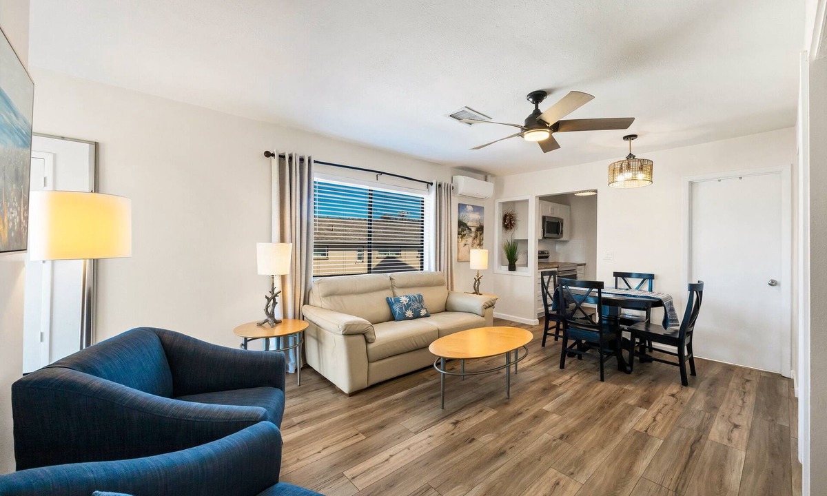Venice Condo | Beach House Barcelona E- 3MINUTE WALK TO THE BEACH, clean & cozy