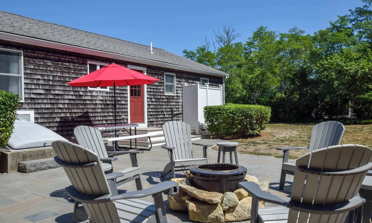 North Eastham House | Beach House Short Walk to Kingsbury Beach!