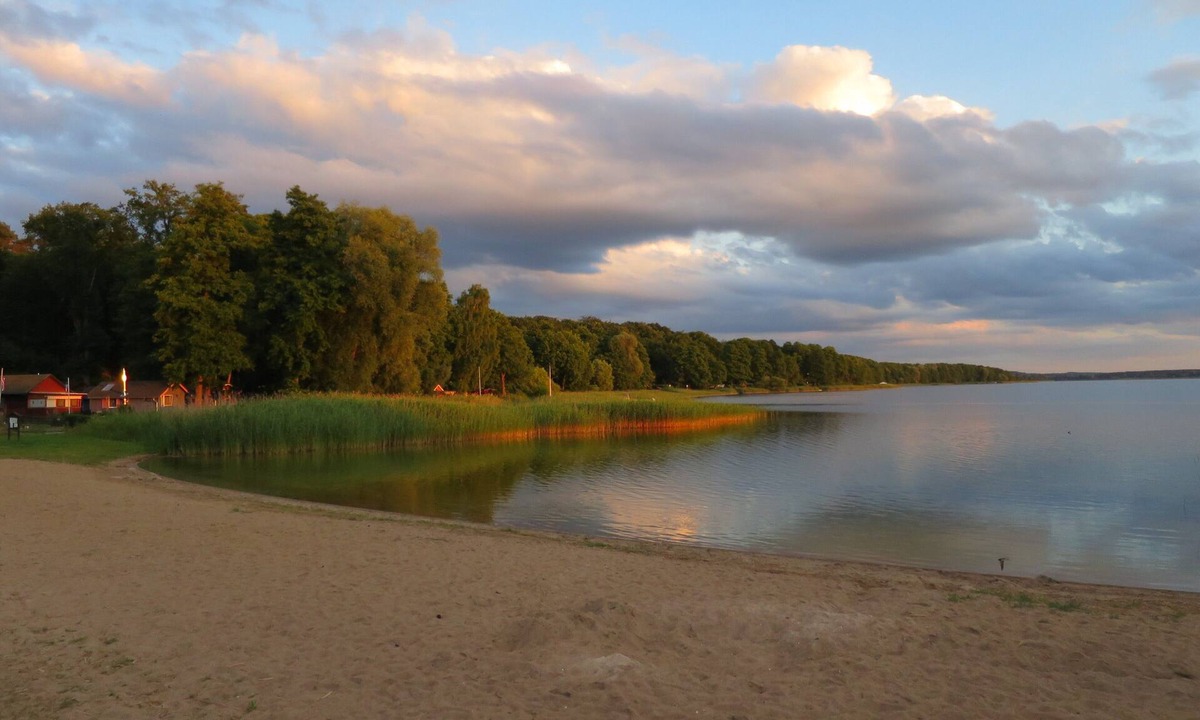 Oberuckersee House | Beach House 'Strandhaus Am Oberuckersee' with Lake View, Private Terrace, and Wi-Fi