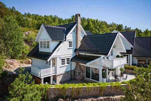 Holmsbu House | Beach House With Multiple Terraces In Holmsbu