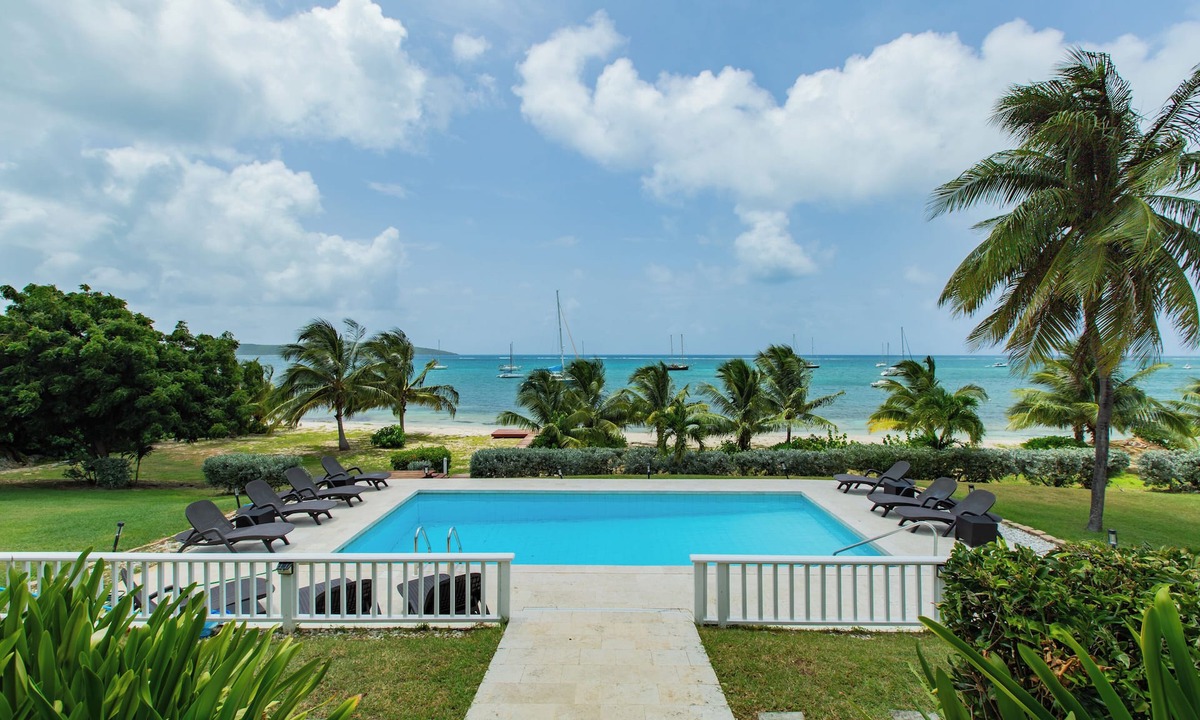 Estate North Slob House | Beach House with a Pool!
