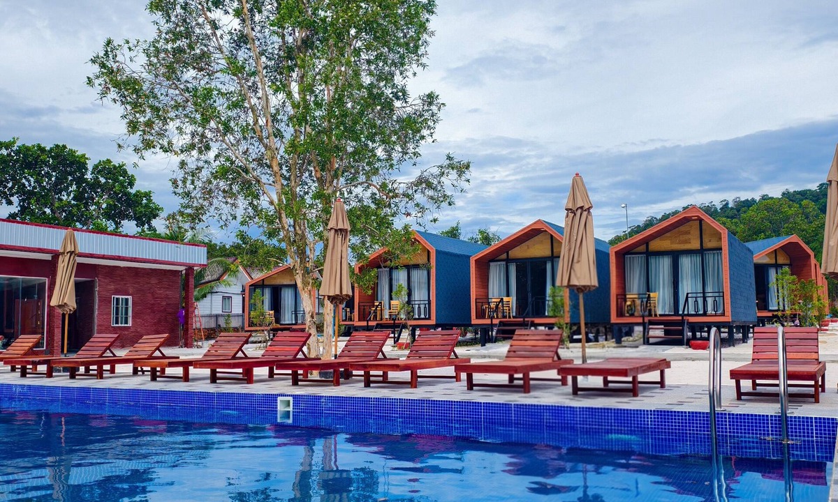 Koh Rong Resort | Beach just a few steps away, offering easy access to the island’s attractions.