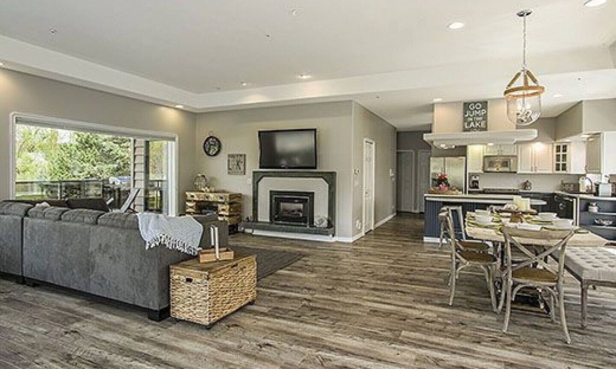 South Central House | beach lakefront escape
