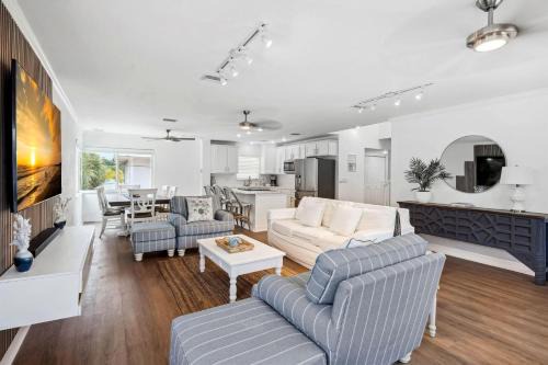 Sunset Beach House | Beach Livin 3 - 3 Bedroom Upstairs