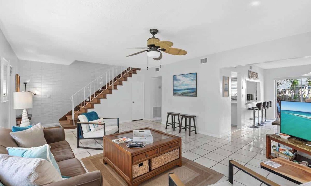 Deerfield Beach House | BEACH PARADISE - Family Fun Beach Home Large 2 Bedroom, Big Terrace, walk to Beaches, Restaurants & shops. pets ok "Close to FAU"