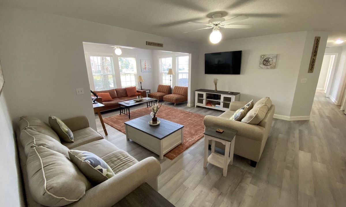 Murrells Inlet Condo | Beach Pool Golf Pickleball Tennis Remote-Work & 4.5 Star Restaurants @ The Condo