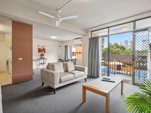 Coffs Harbour Apartment | Beach Resort style spacious full A C - heated pool spa sauna - 6pm checkout @219