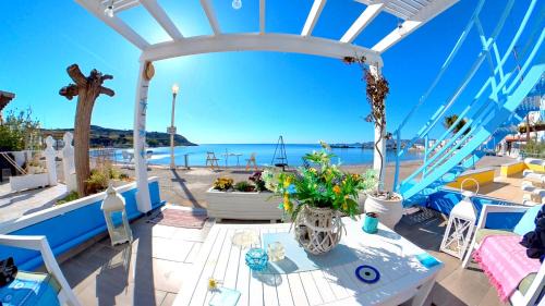 Haraki Apartment | Beach Studio - Sleeps 2 & Private Ocean Terrace